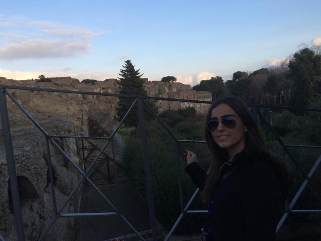I was so mesmerized by Pompeii that I only remembered at the last moment to take a picture with the ruins.
