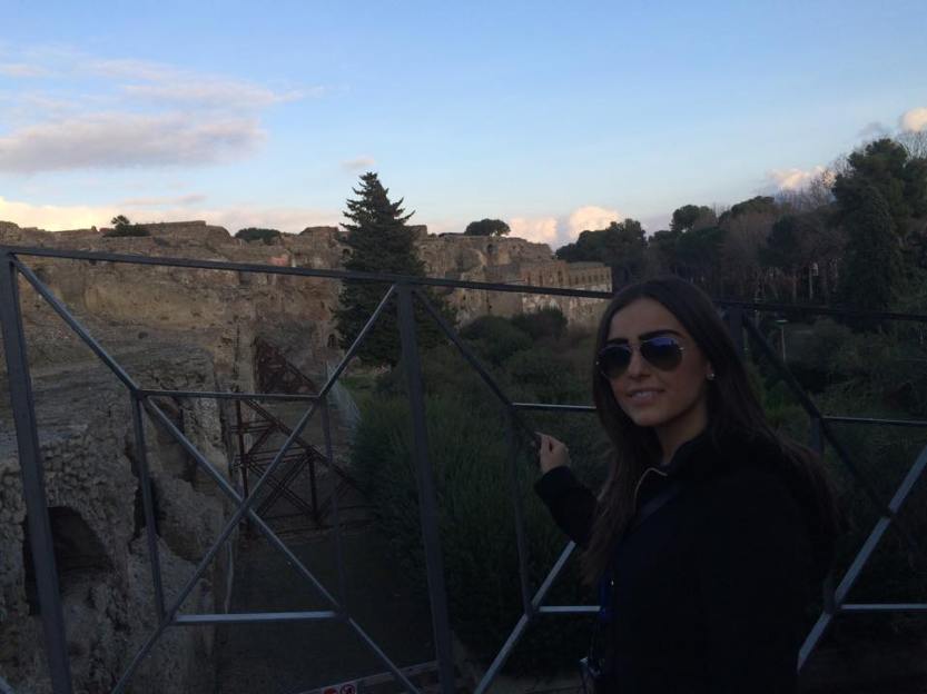 I was so mesmerized by Pompeii that I only remembered at the last moment to take a picture with the ruins.