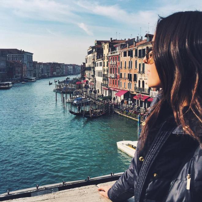 The view from one side of the majestic Rialto Bridge.